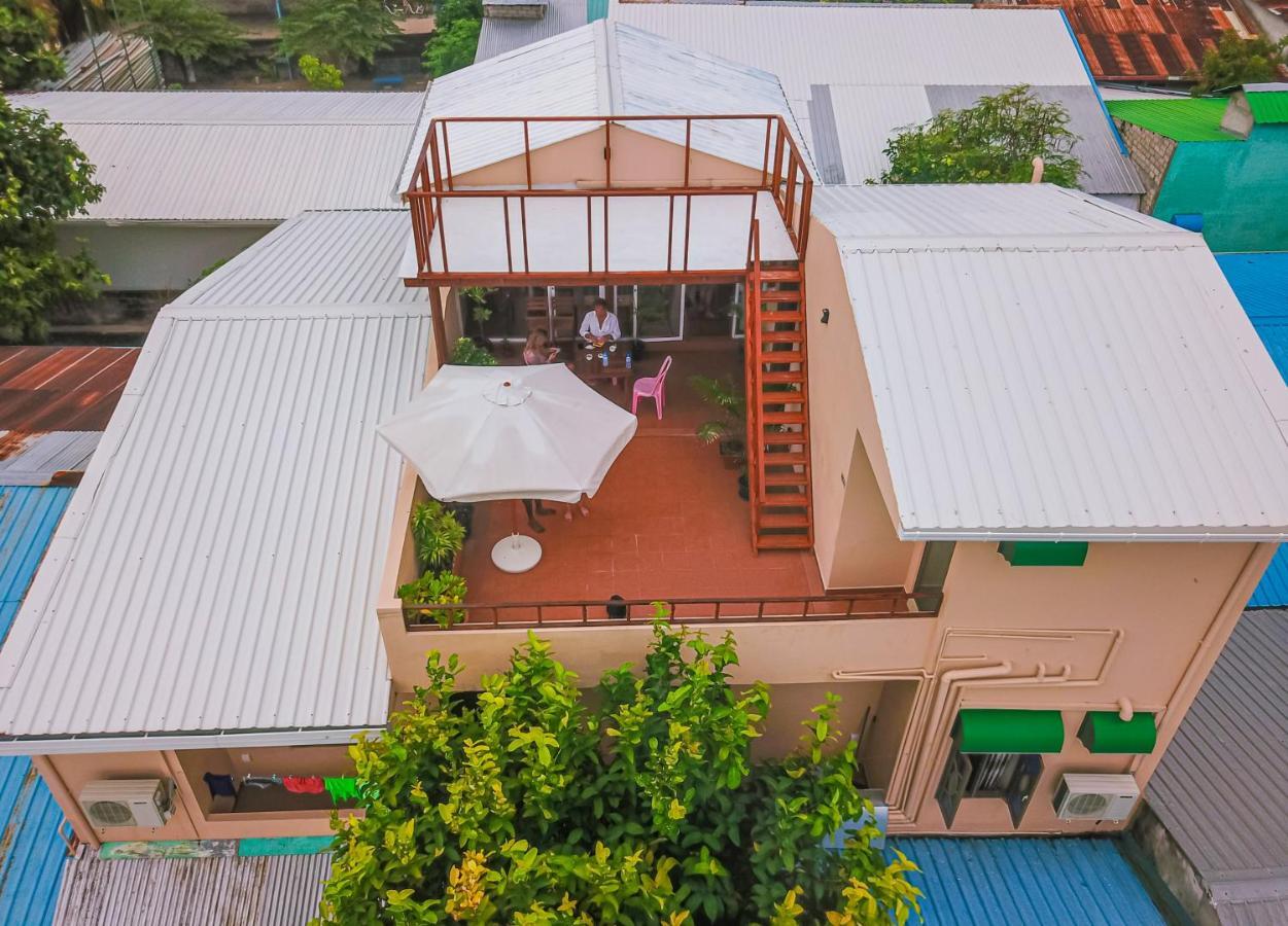 Nemo Inn Omadhoo Exterior photo